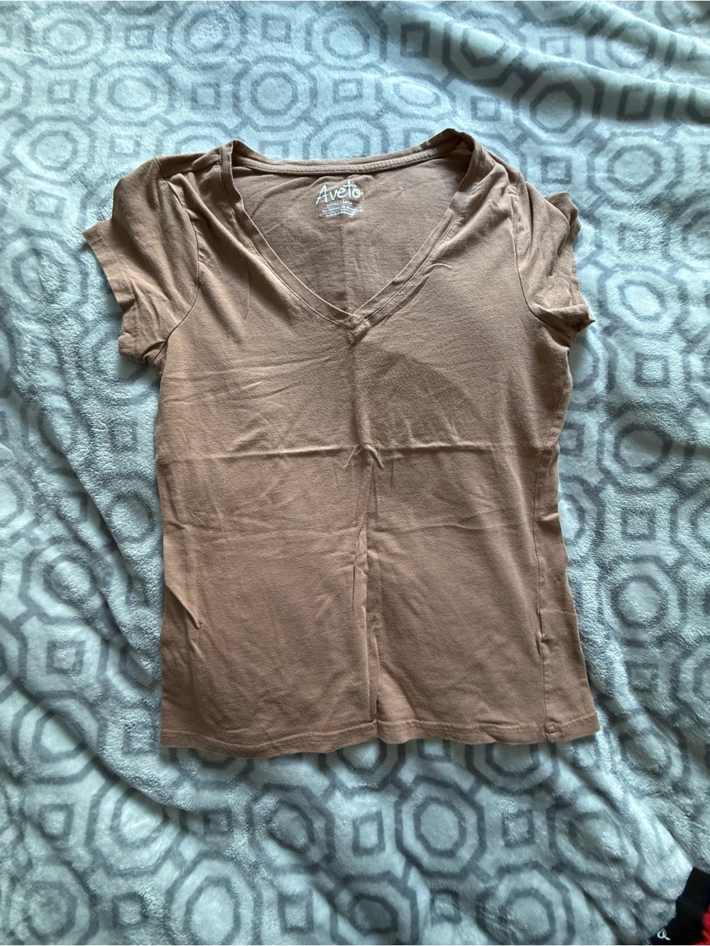 Avelo Women's Brown V-Neck Short Sleeve Tee